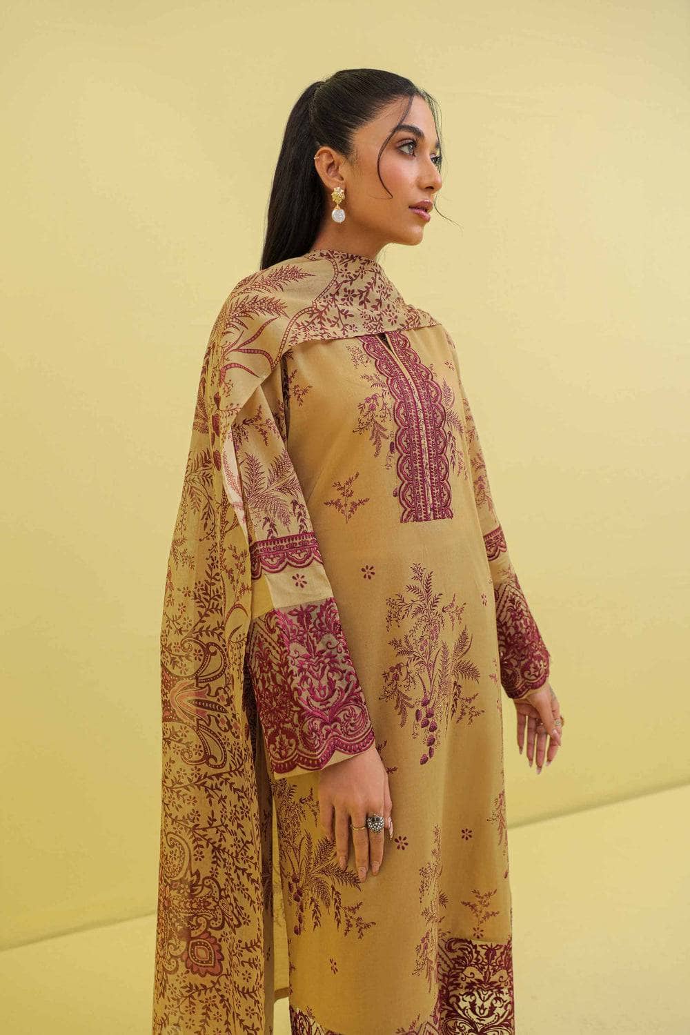 img_nishat_lawn_23_awwal_boutique