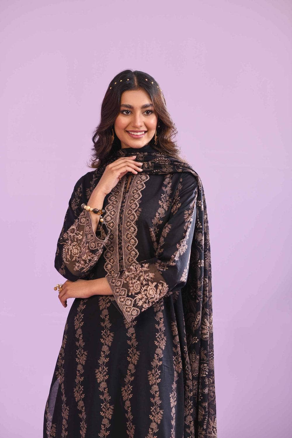 img_nishat_lawn_23_awwal_boutique
