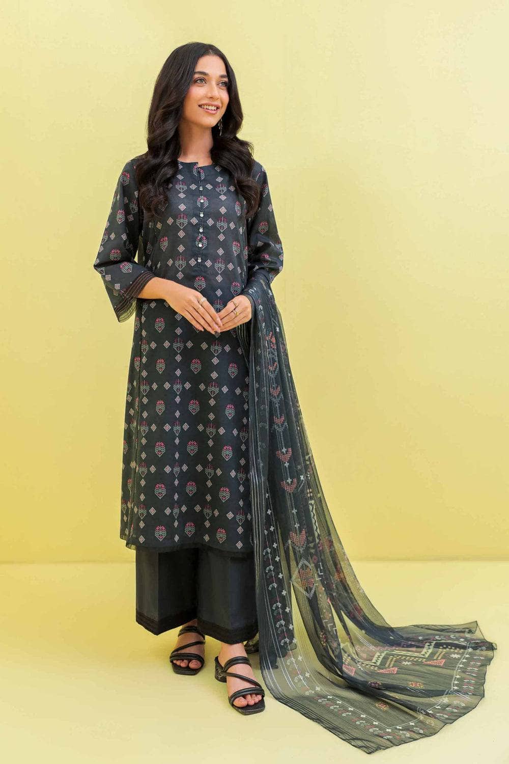 img_nishat_lawn_23_awwal_boutique