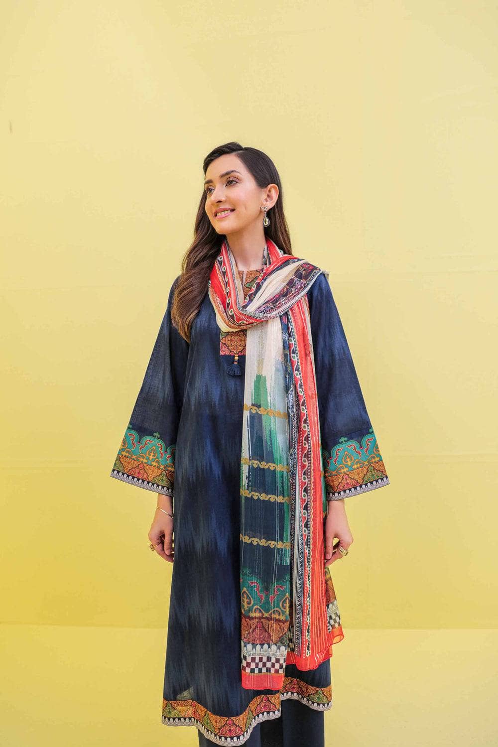 img_nishat_lawn_23_awwal_boutique