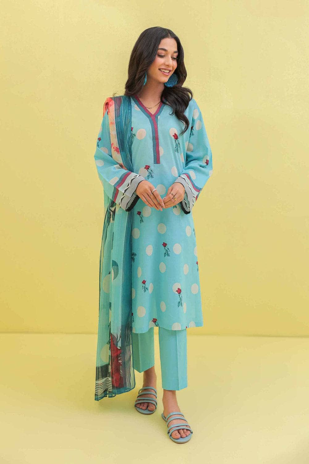 img_nishat_lawn_23_awwal_boutique