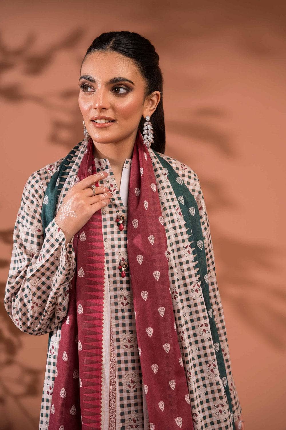 img_nishat_lawn_23_awwal_boutique