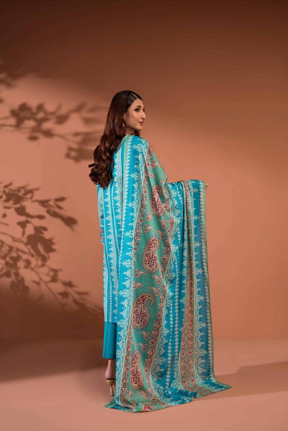 img_nishat_lawn_23_awwal_boutique
