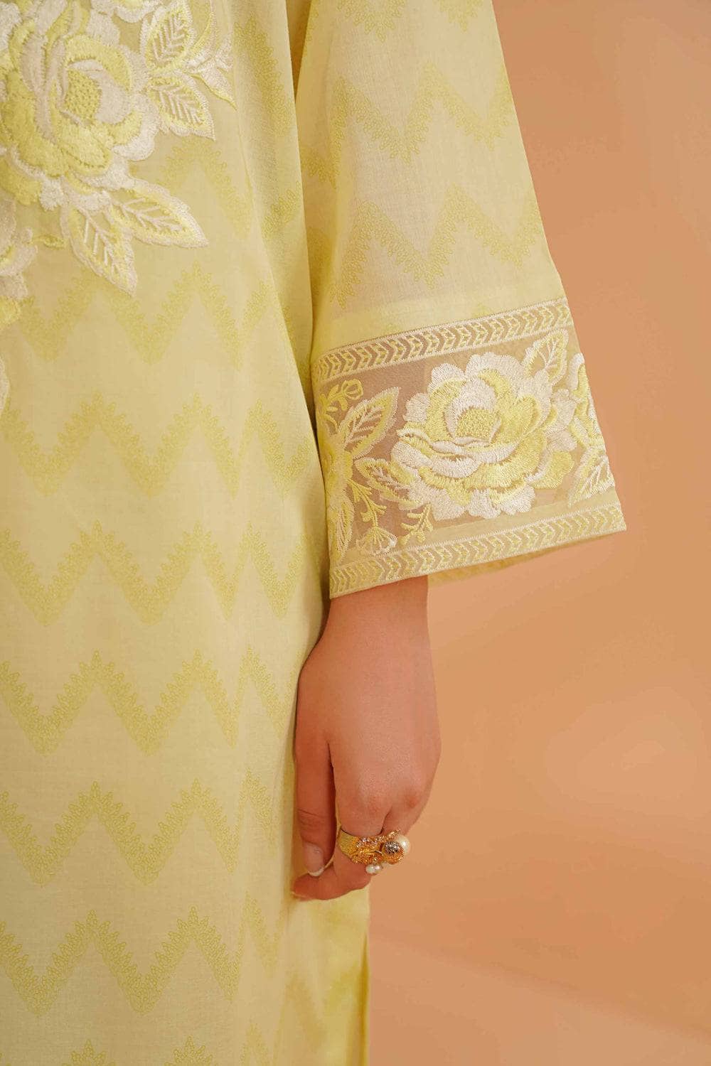 img_nishat_lawn_vol_2_awwal_boutique