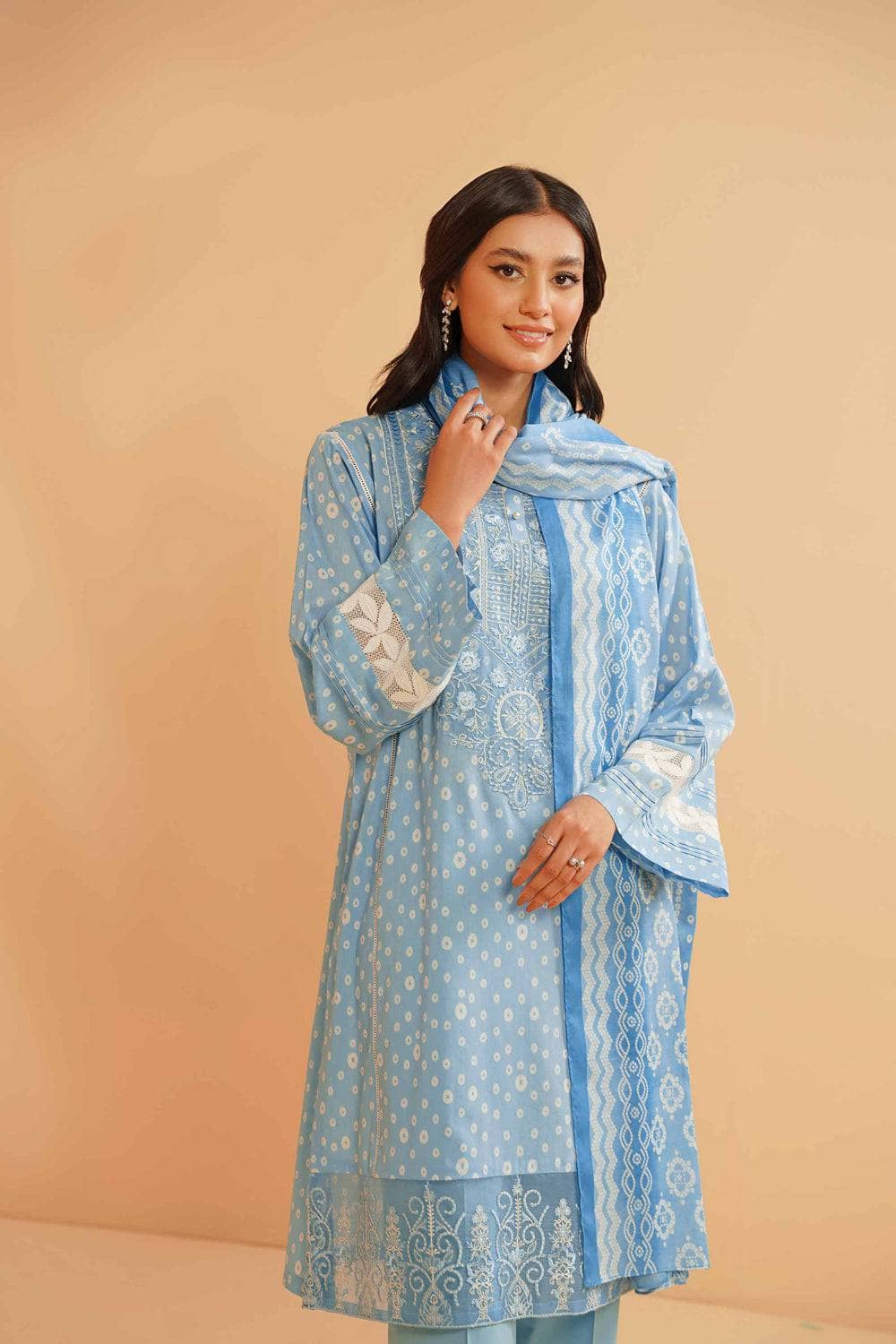 img_nishat_lawn_23_awwal_boutique