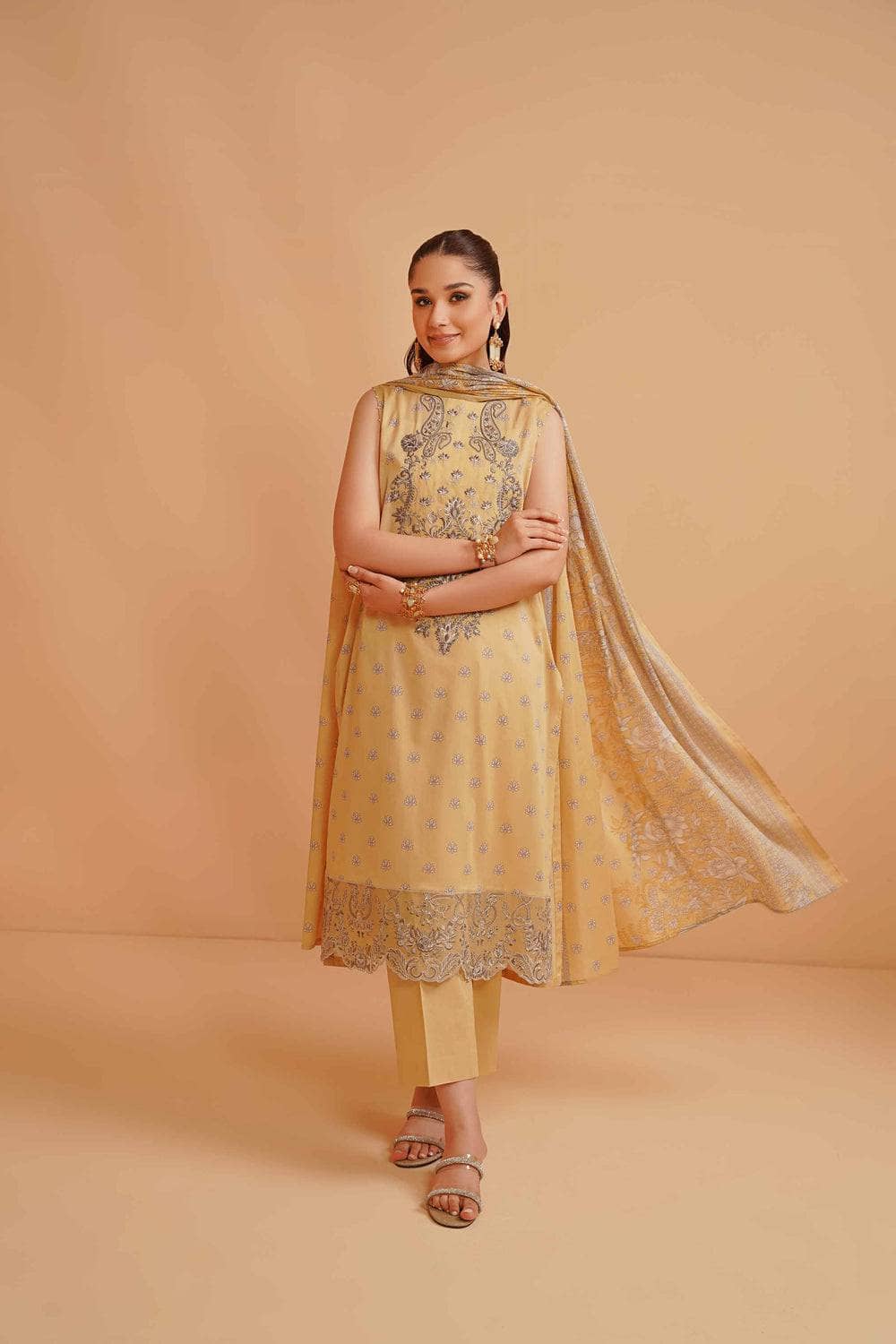 img_nishat_lawn_23_awwal_boutique