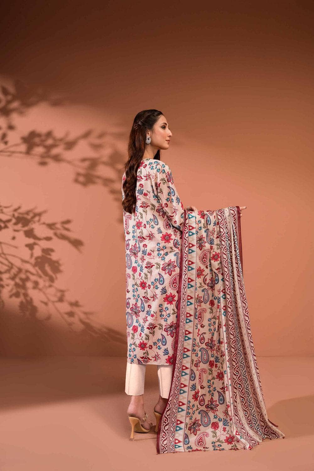 img_nishat_lawn_23_awwal_boutique
