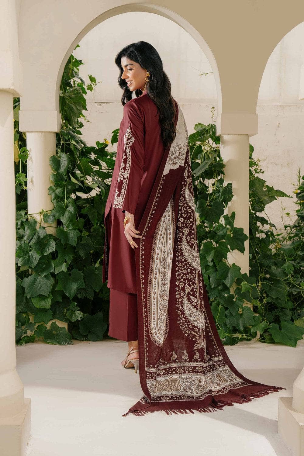 img_nishat_winter_23_awwal_boutique
