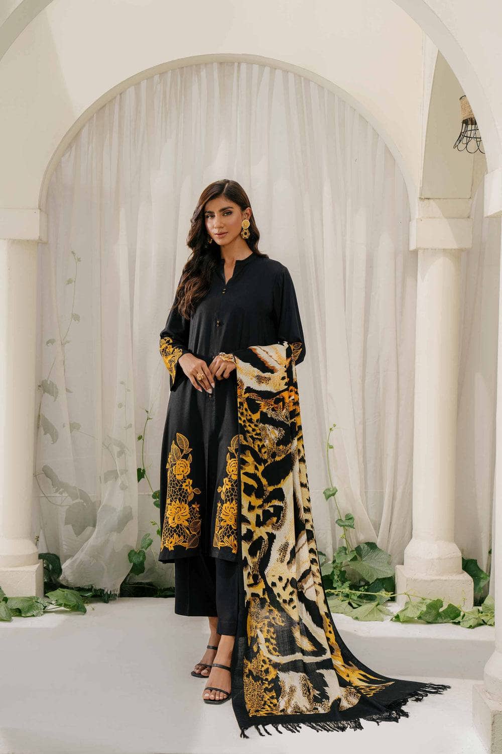 img_nishat_winter_23_awwal_boutique