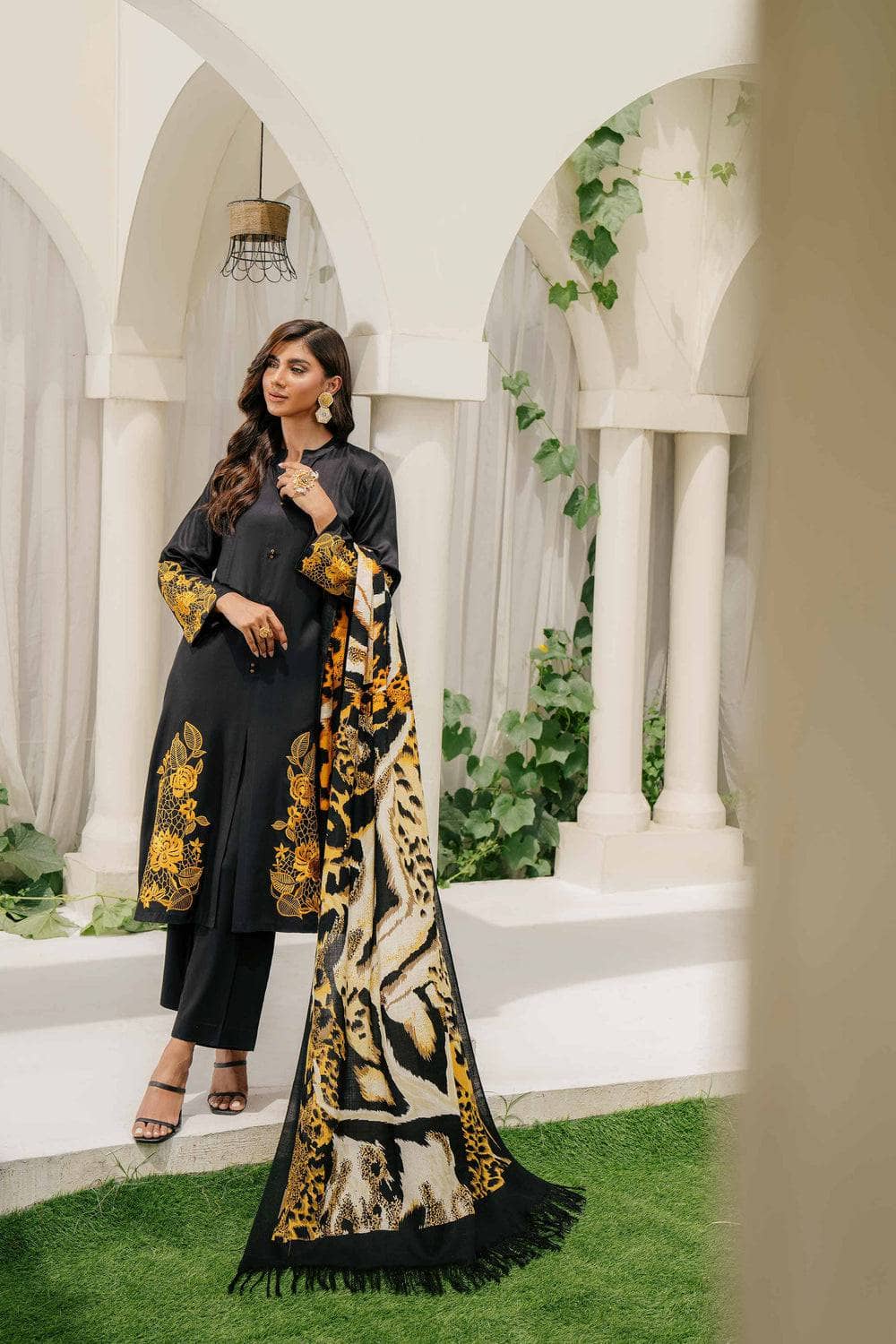 img_nishat_winter_23_awwal_boutique