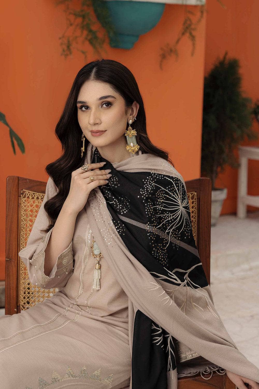 img_nishat_winter_23_awwal_boutique