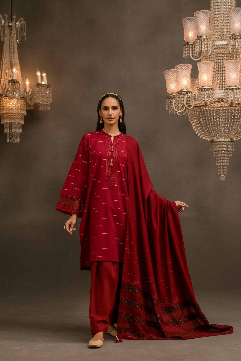 img_nishat_winter_23_awwal_boutique
