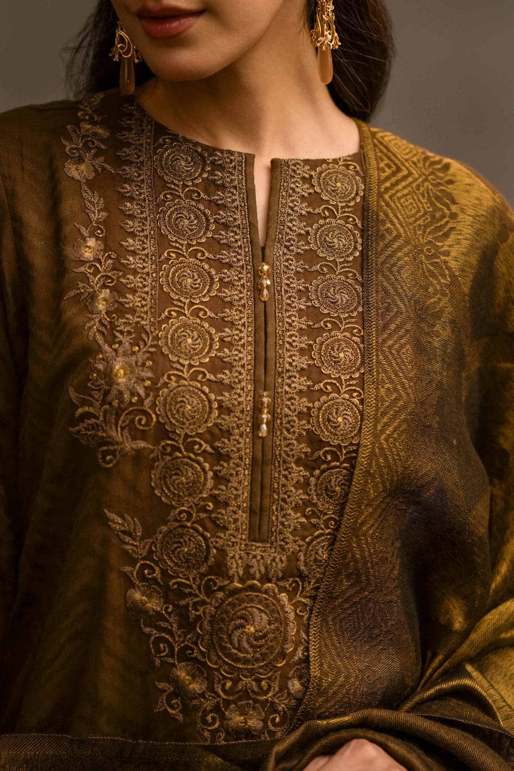 img_nishat_winter_23_awwal_boutique