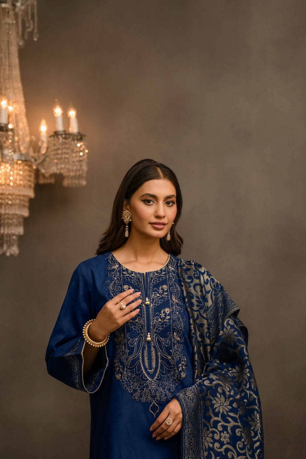 img_nishat_winter_23_awwal_boutique
