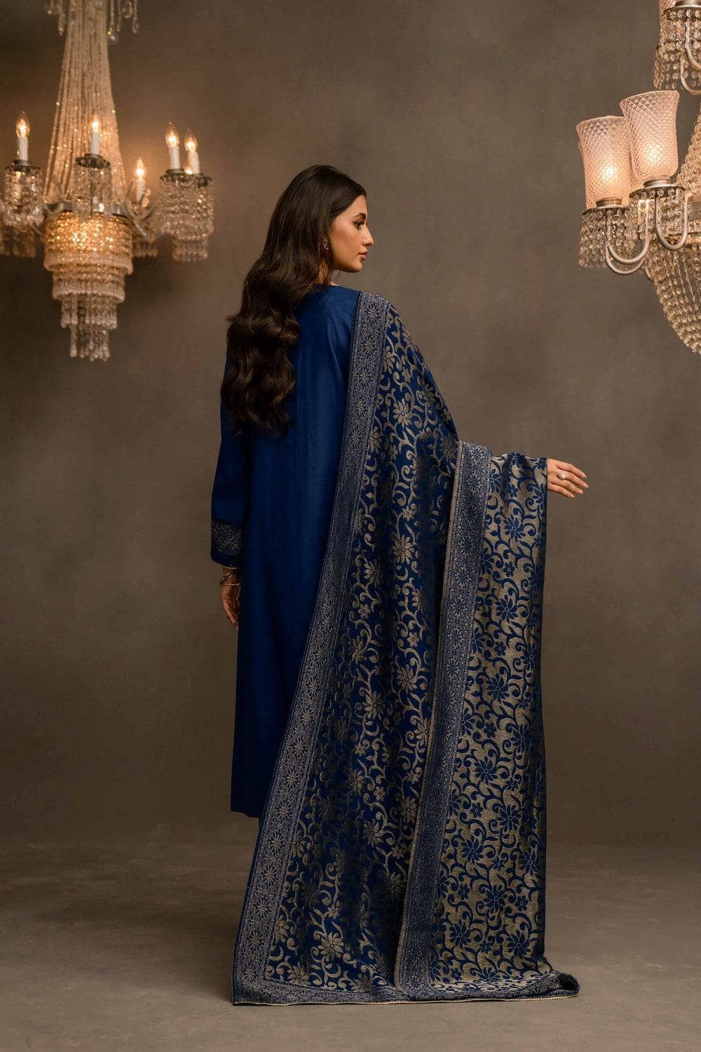 img_nishat_winter_23_awwal_boutique