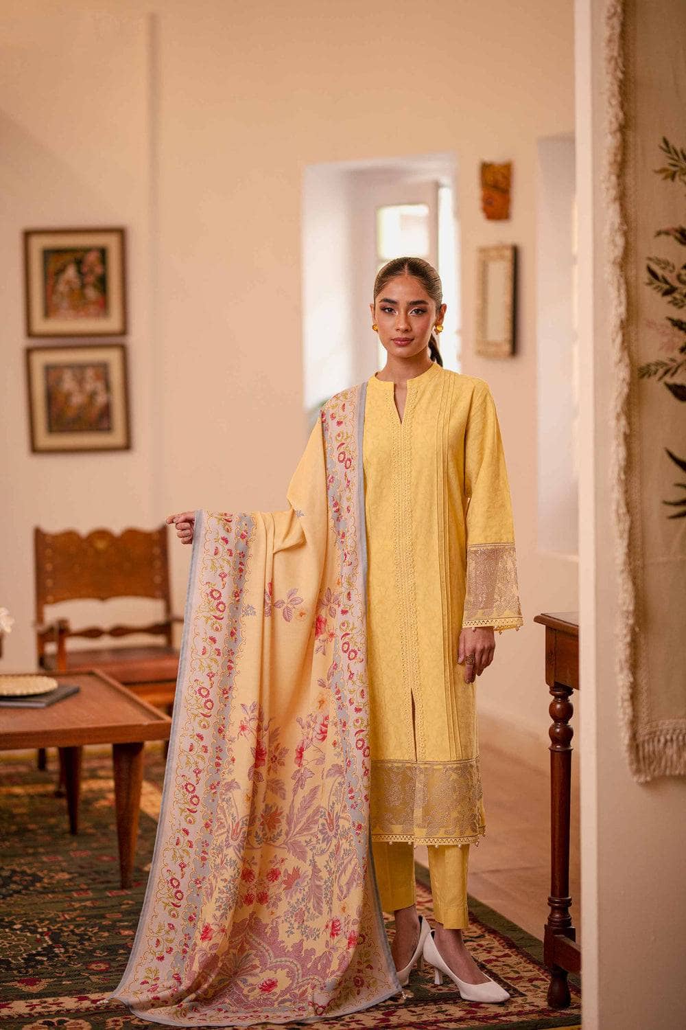 img_nishat_winter_23_awwal_boutique