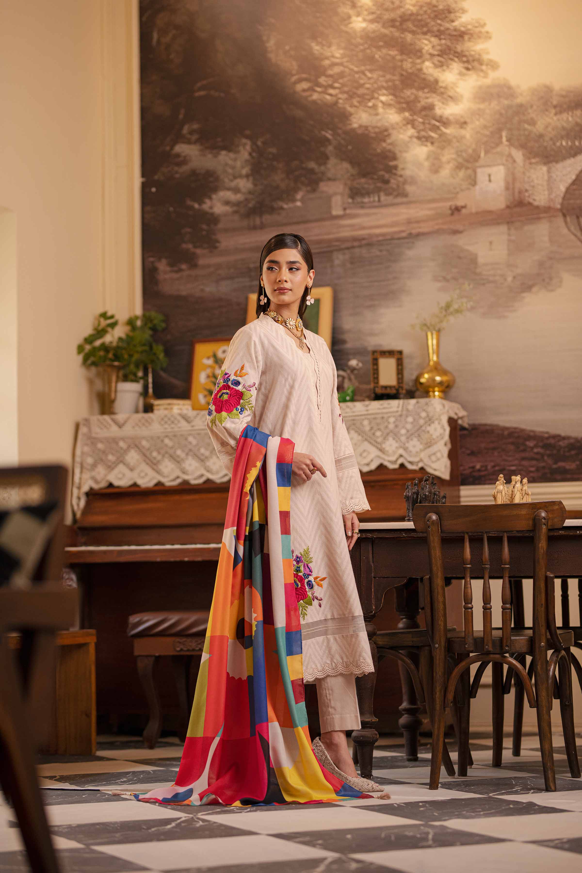 img_nishat_winter_23_awwal_boutique