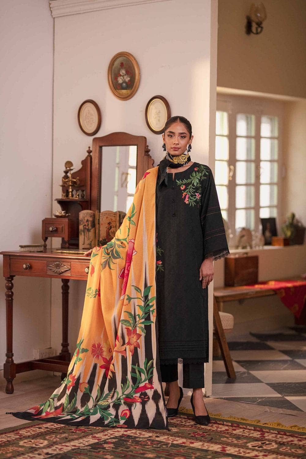 img_nishat_winter_23_awwal_boutique