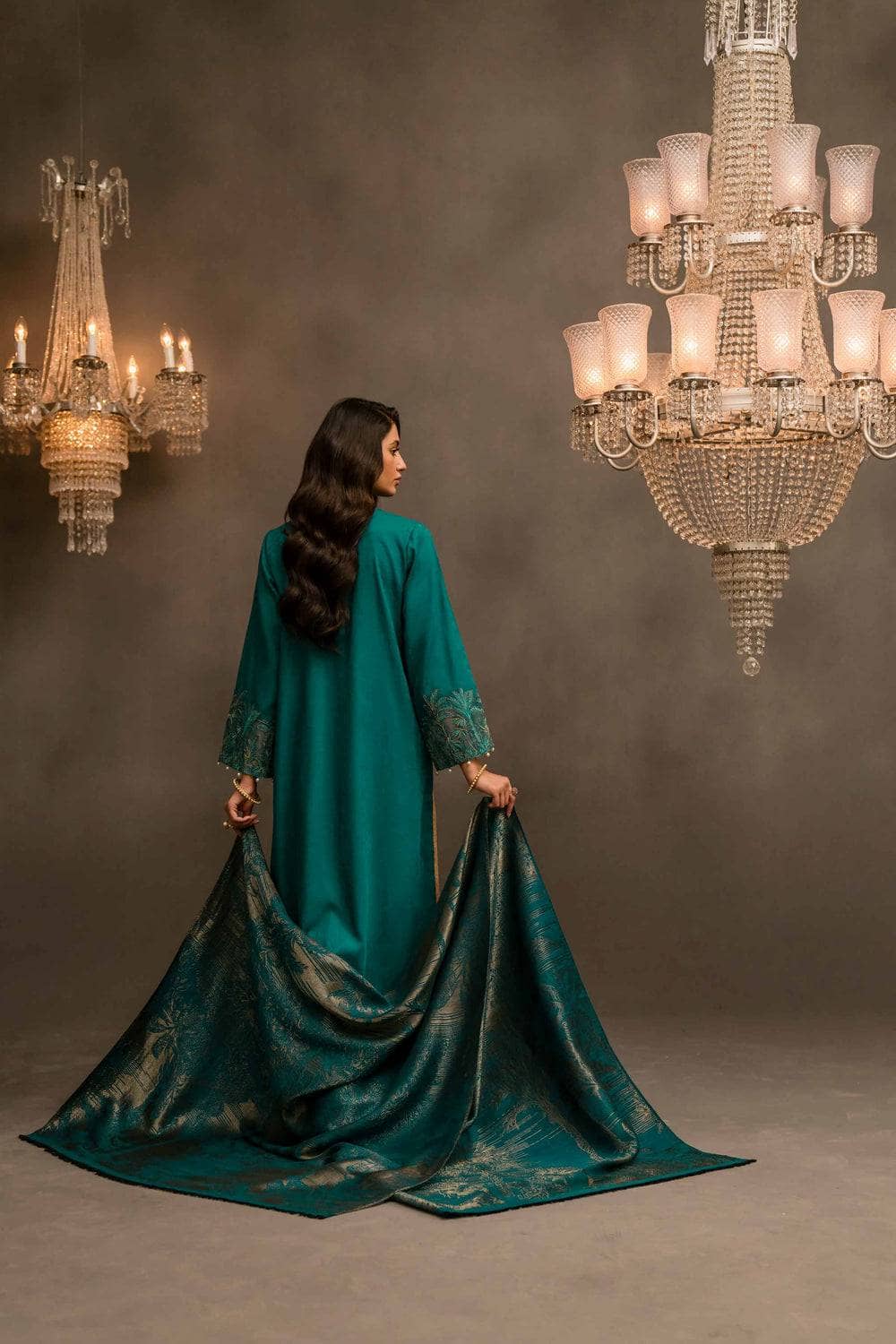img_nishat_winter_23_awwal_boutique