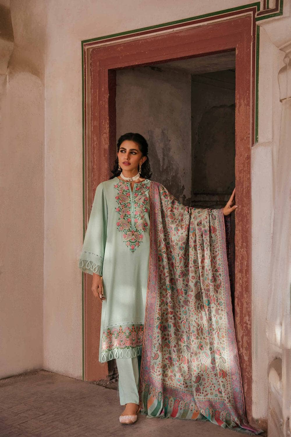 img_nishat_winter_23_awwal_boutique