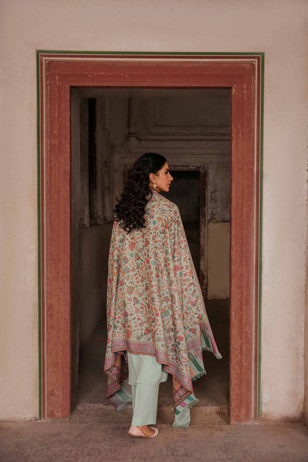 img_nishat_winter_23_awwal_boutique