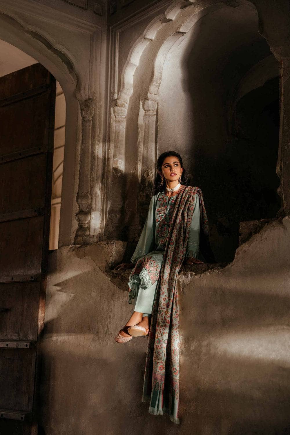 img_nishat_winter_23_awwal_boutique