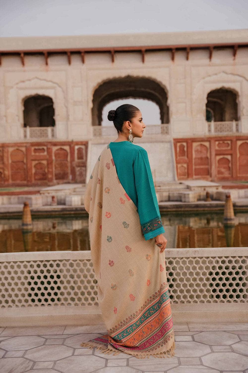 img_nishat_winter_23_awwal_boutique