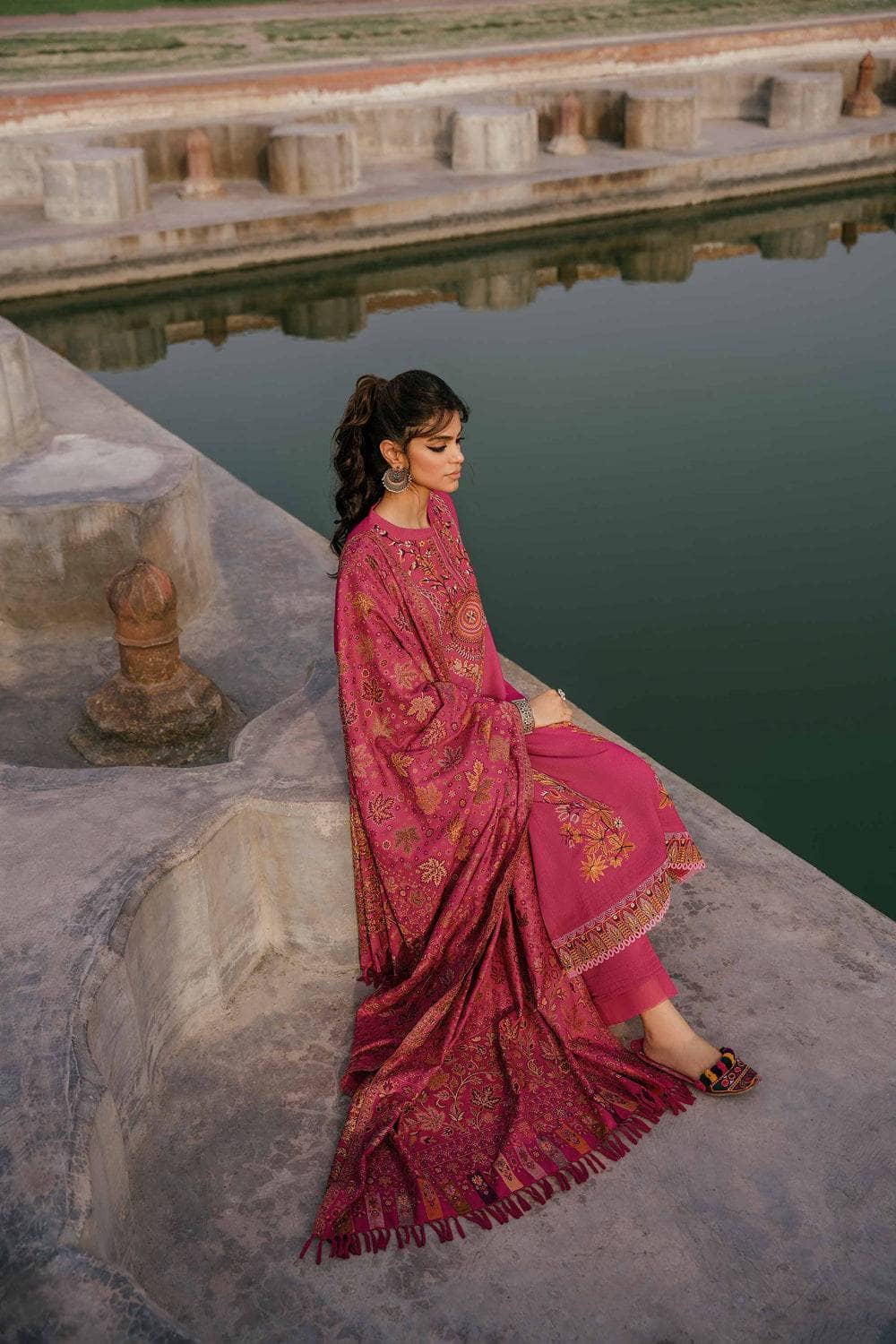 img_nishat_winter_23_awwal_boutique