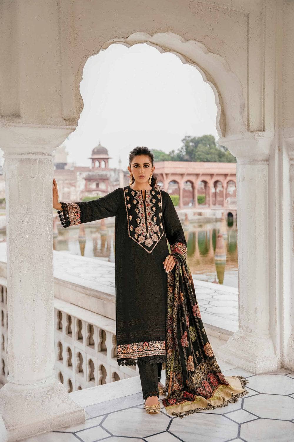 img_nishat_winter_23_awwal_boutique