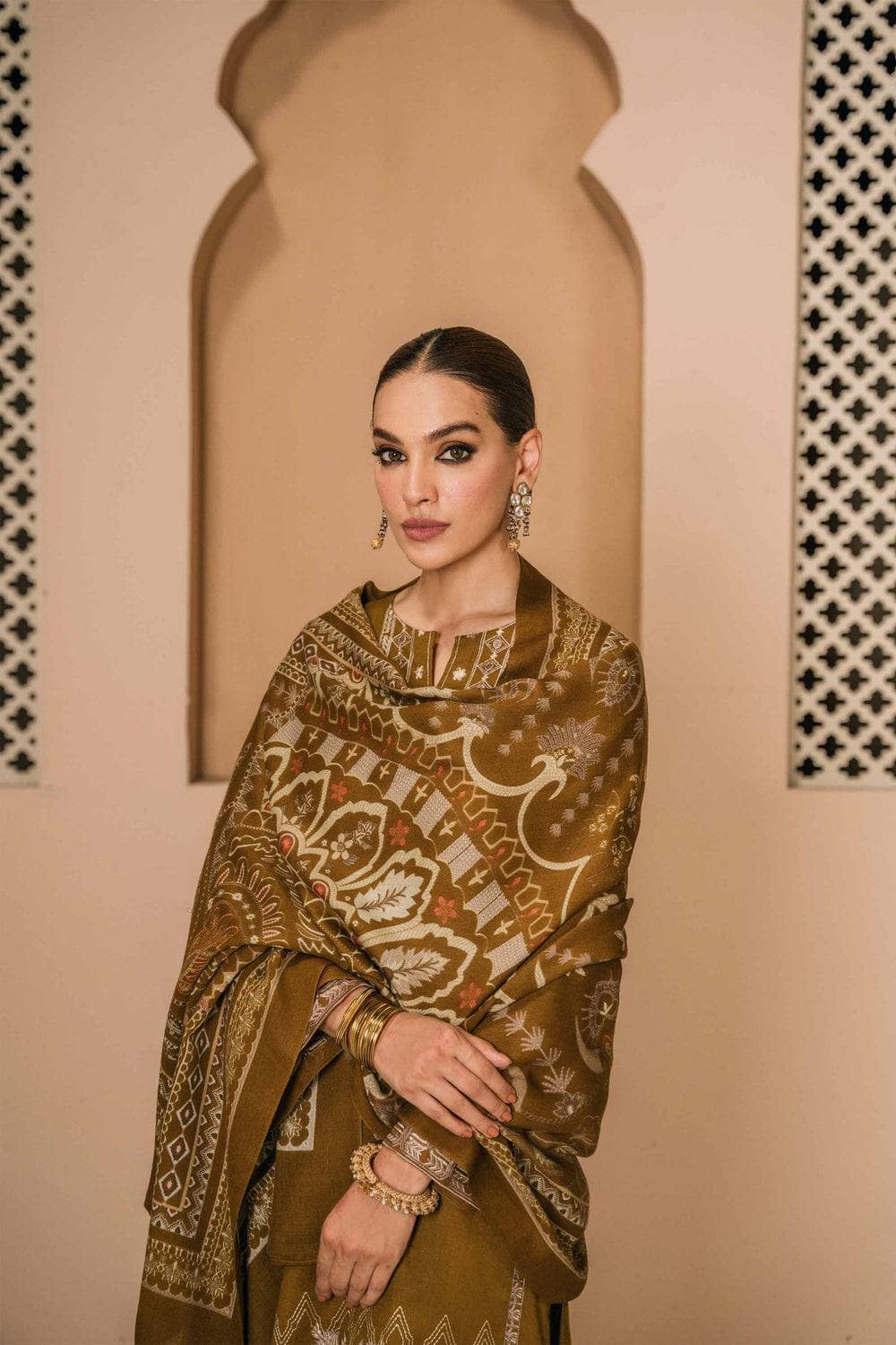 img_nishat_winter_23_awwal_boutique