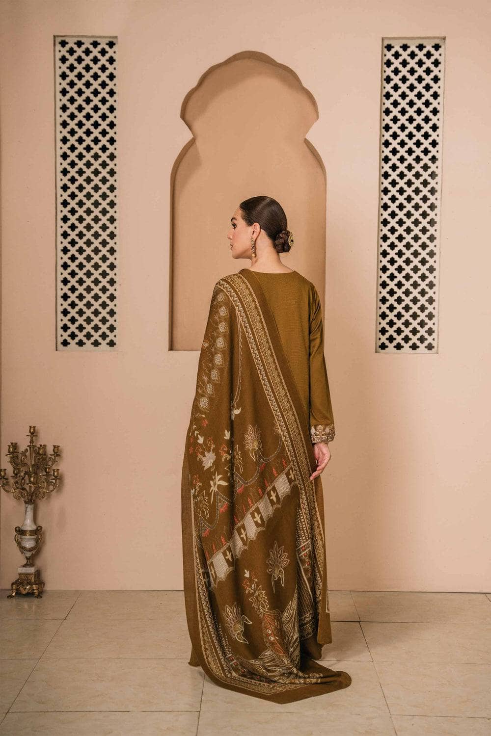 img_nishat_winter_23_awwal_boutique