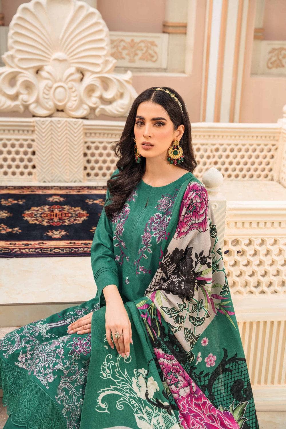 img_nishat_winter_23_awwal_boutique