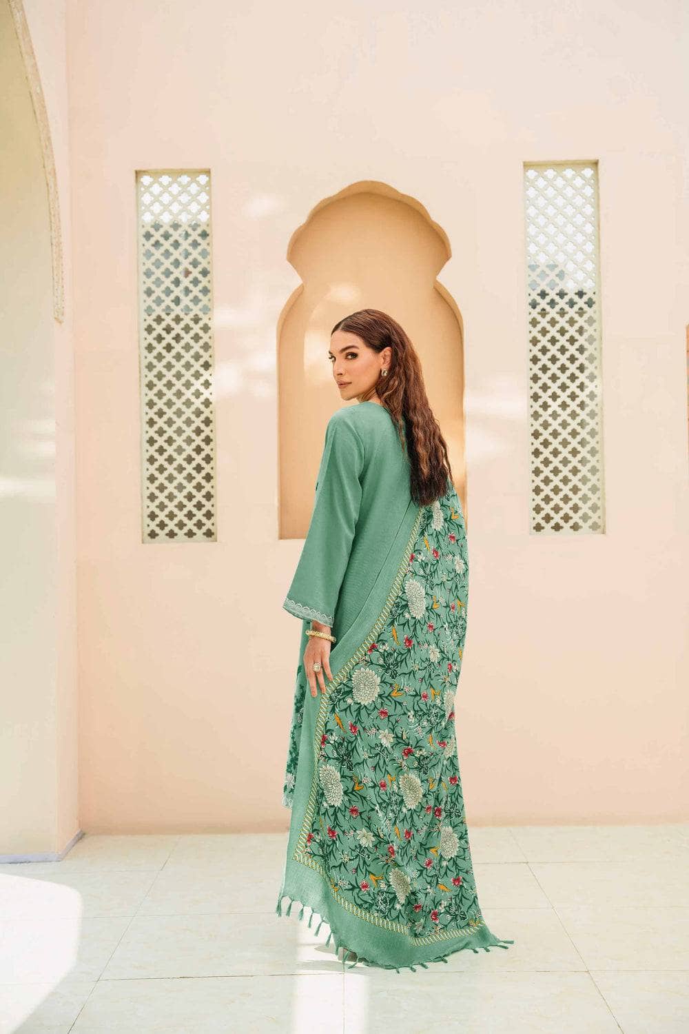 img_nishat_winter_23_awwal_boutique