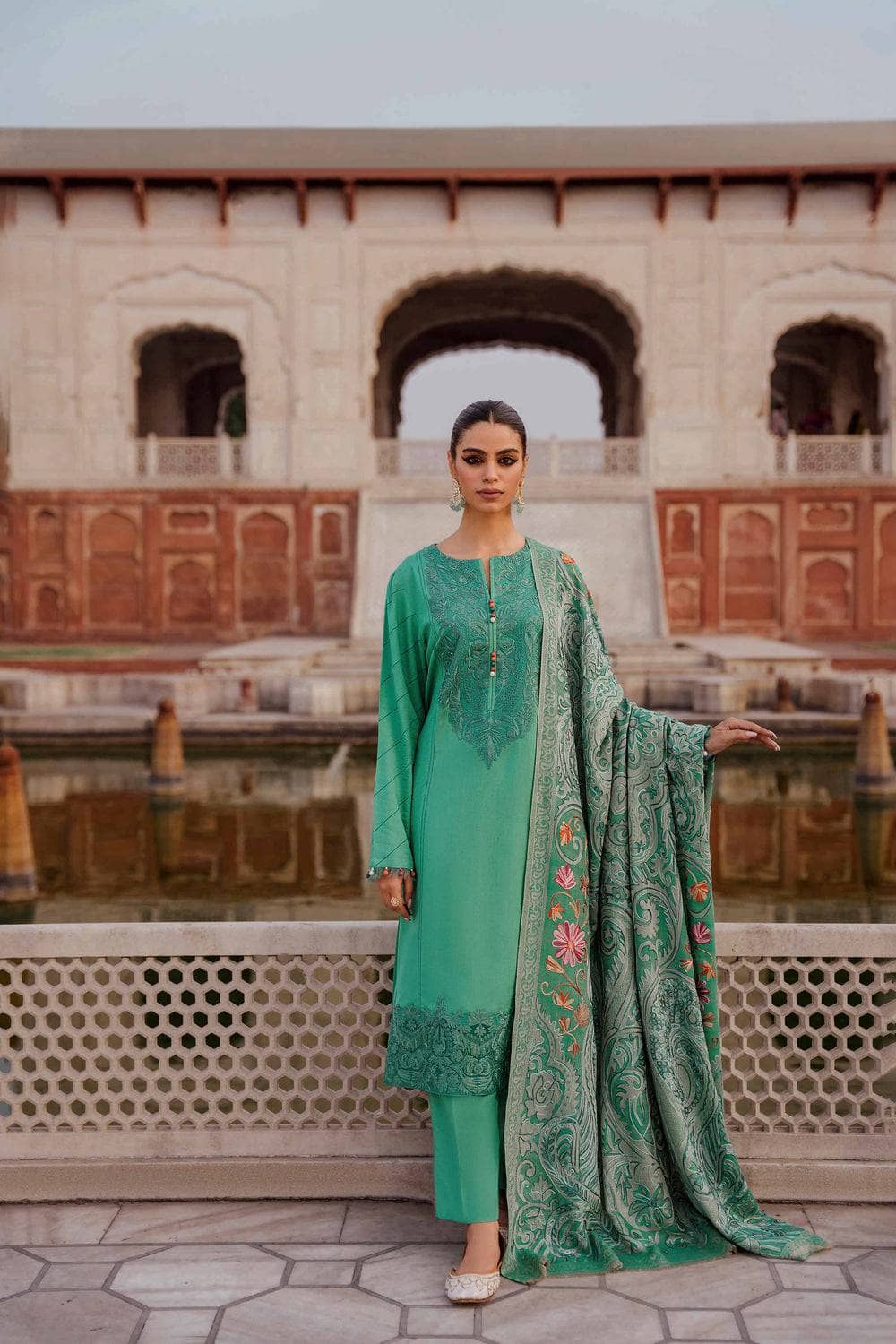 img_nishat_winter_23_awwal_boutique