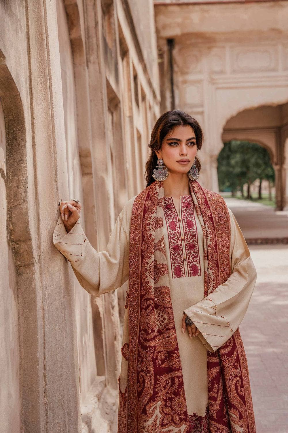 img_nishat_winter_23_awwal_boutique