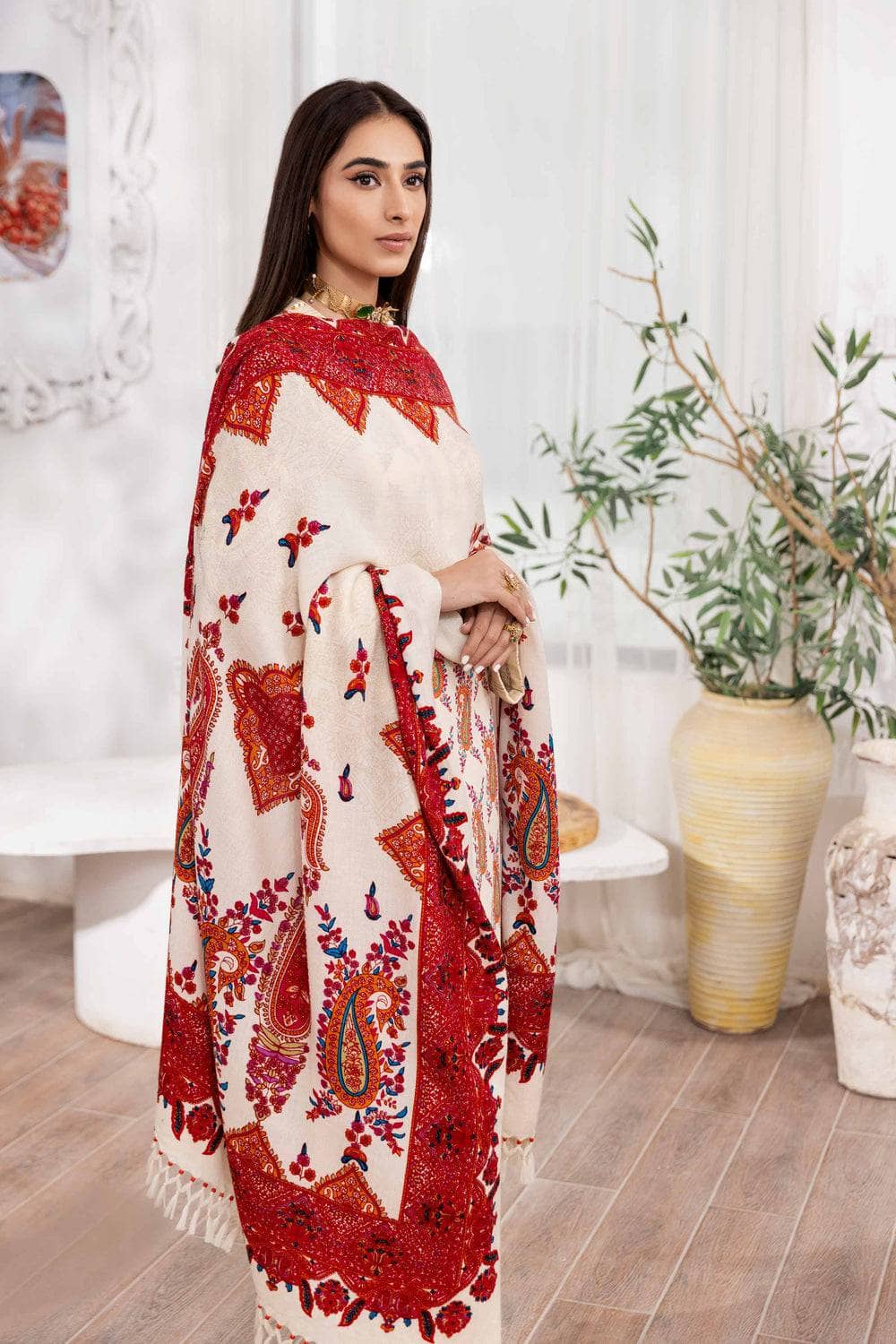 img_nishat_winter_23_awwal_boutique