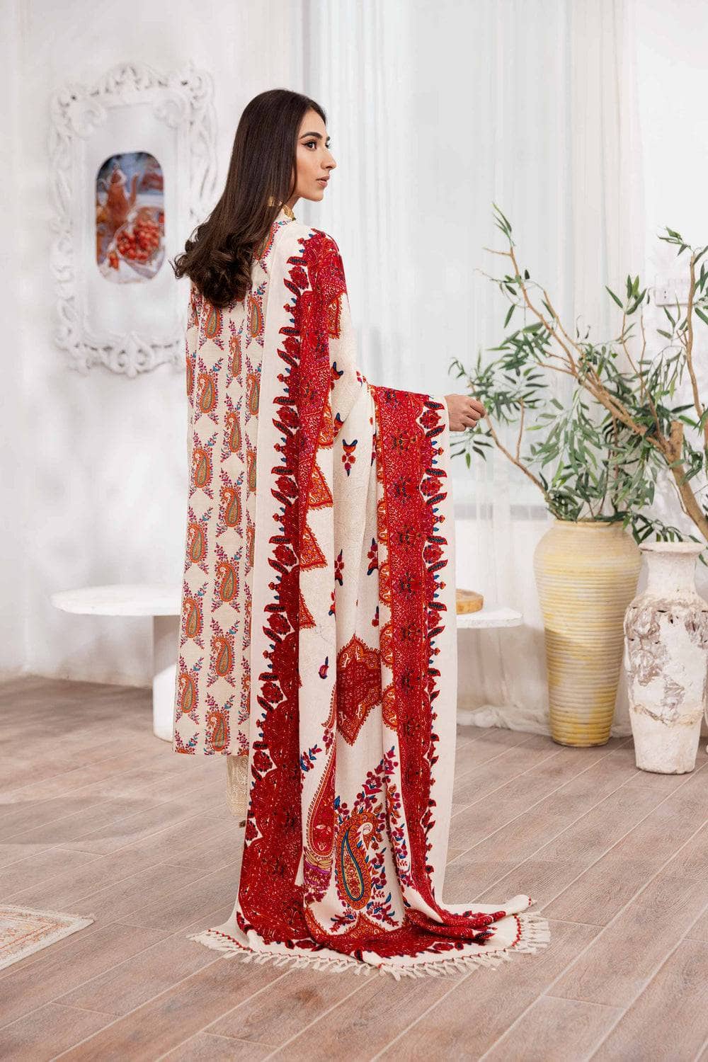 img_nishat_winter_23_awwal_boutique