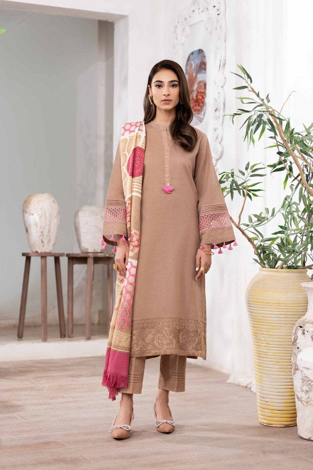img_nishat_winter_23_awwal_boutique