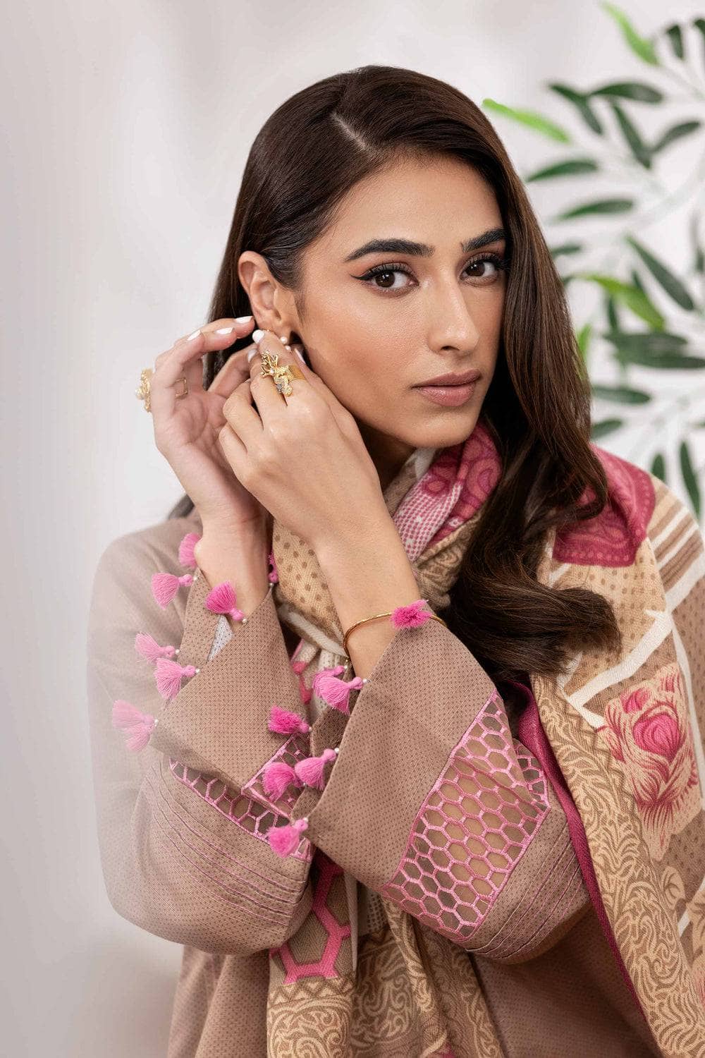 img_nishat_winter_23_awwal_boutique