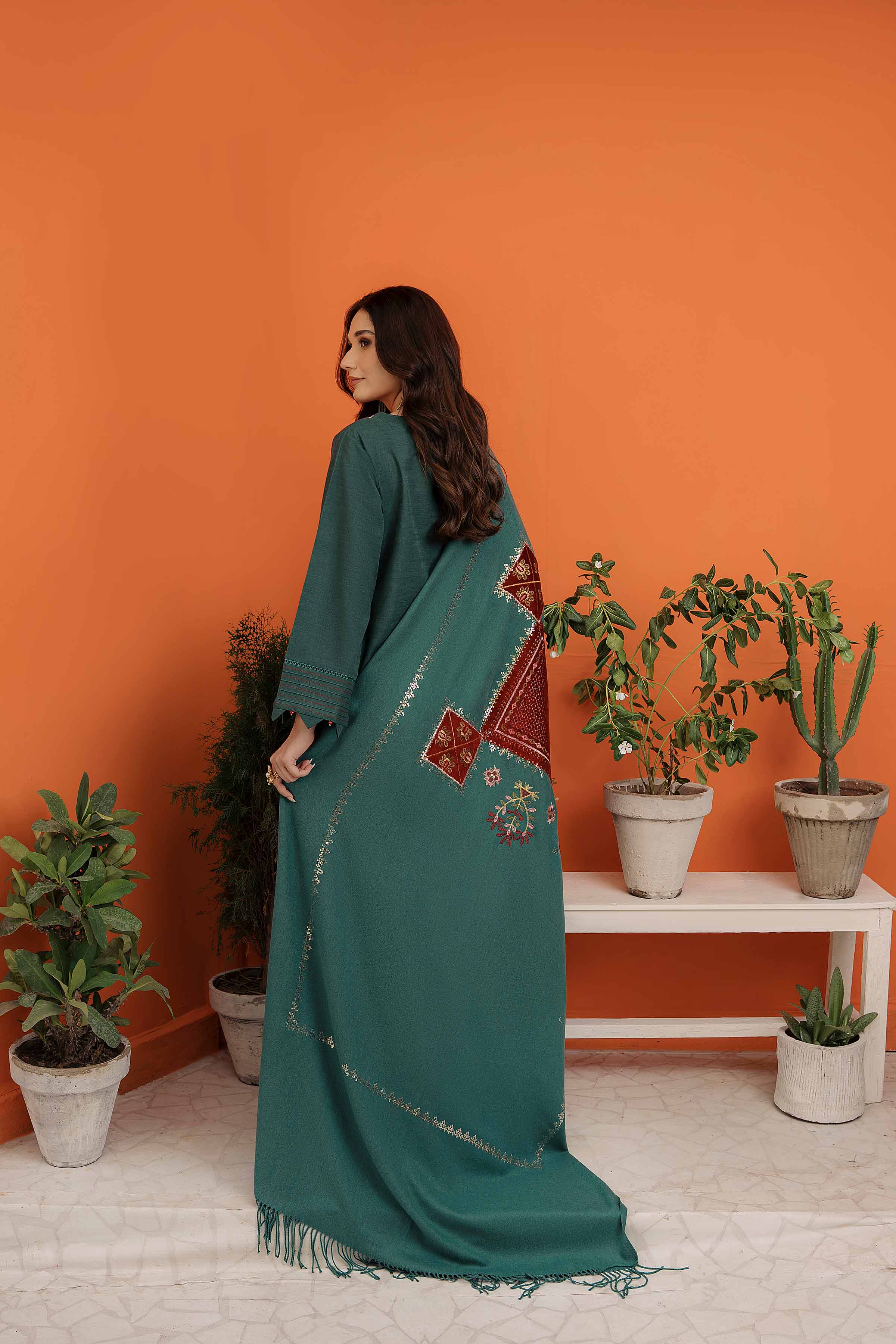 img_nishat_winter_23_awwal_boutique