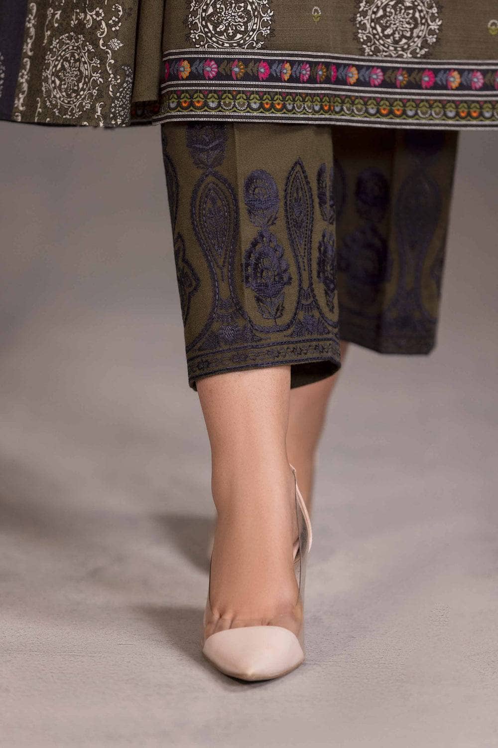img_nishat_linen_awwal_boutique