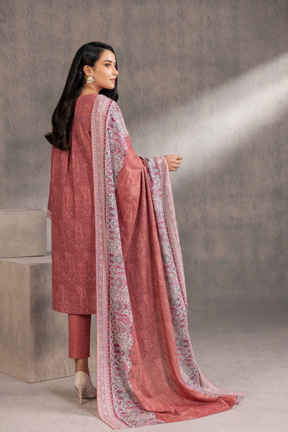 img_nishat_linen_awwal_boutique