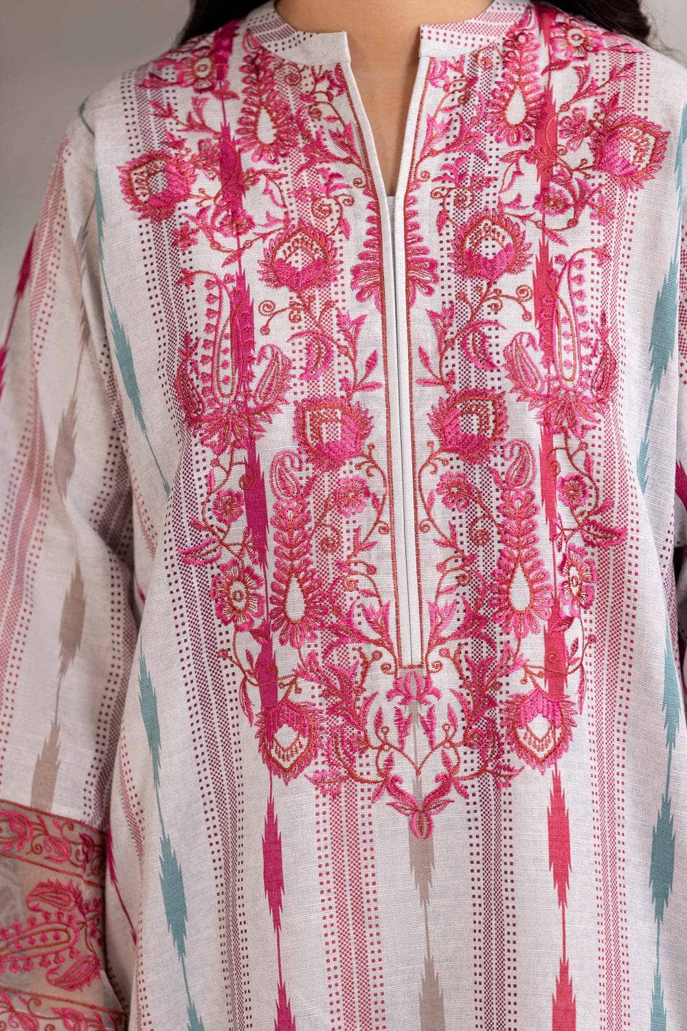 img_nishat_linen_awwal_boutique