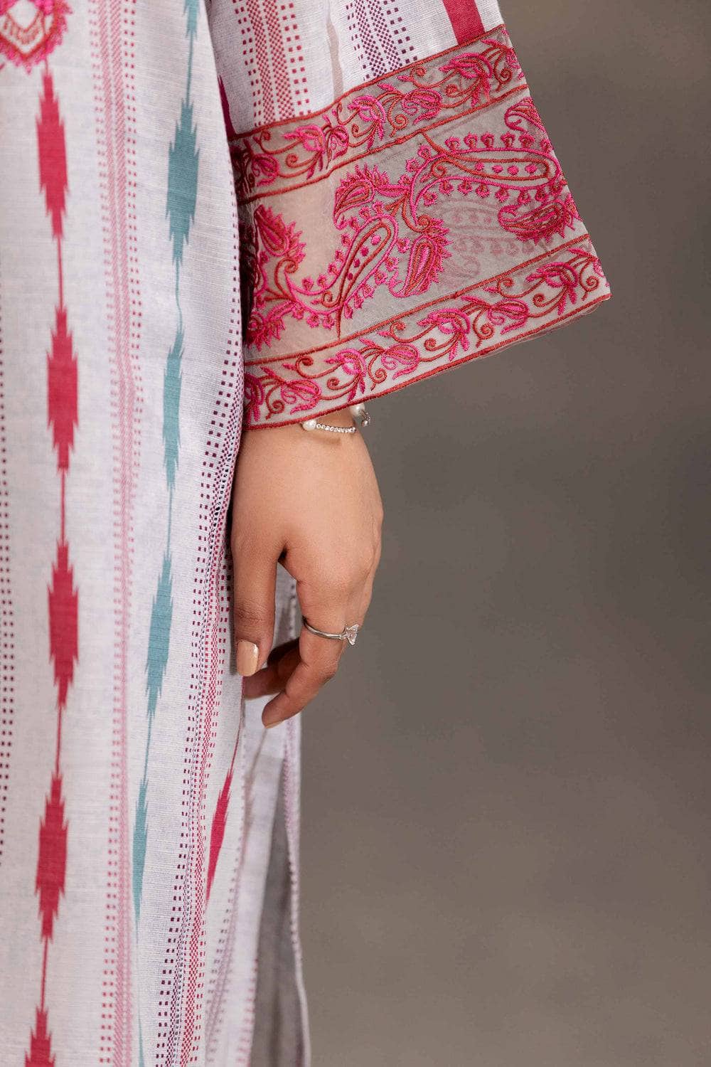 img_nishat_linen_awwal_boutique