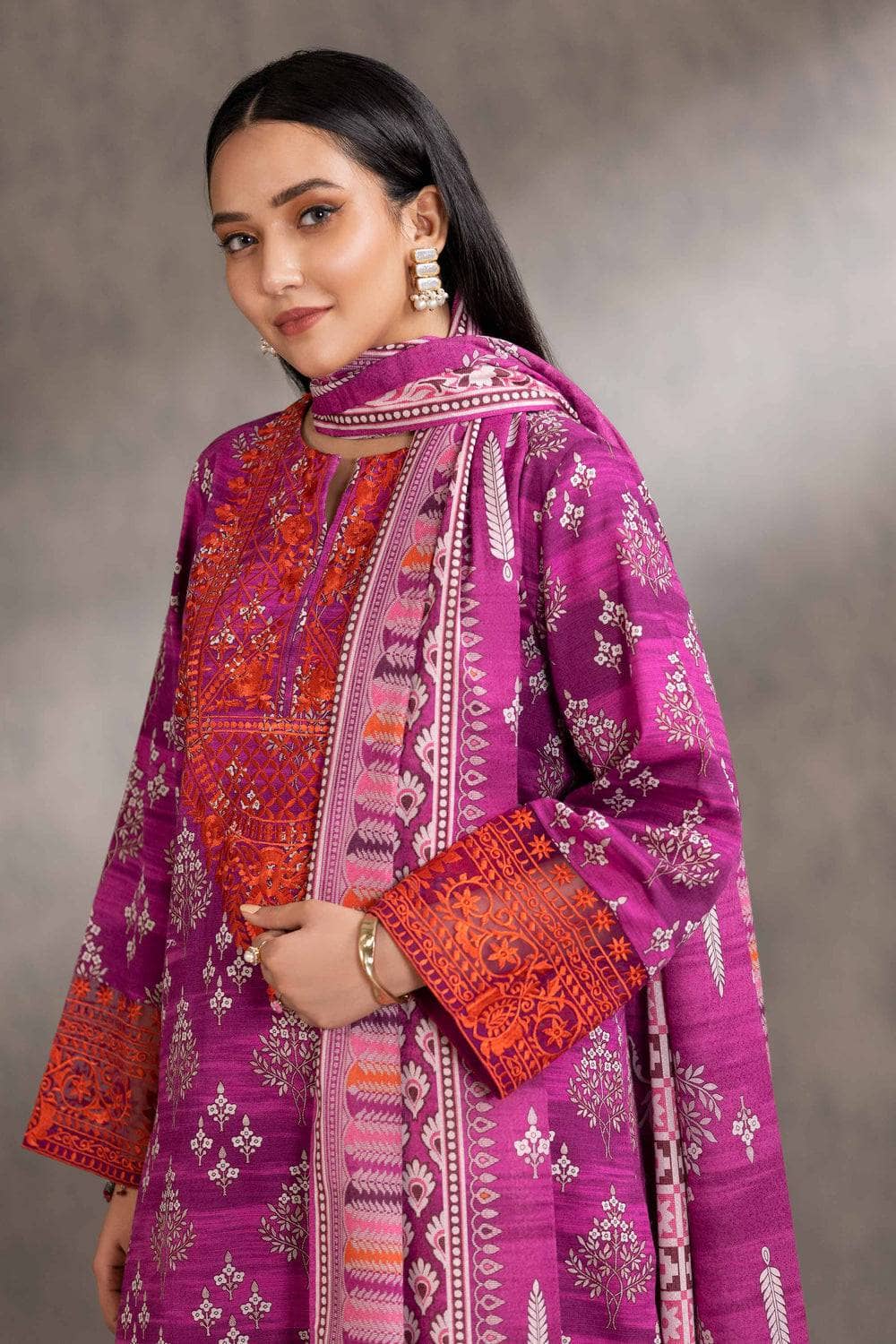 img_nishat_linen_awwal_boutique