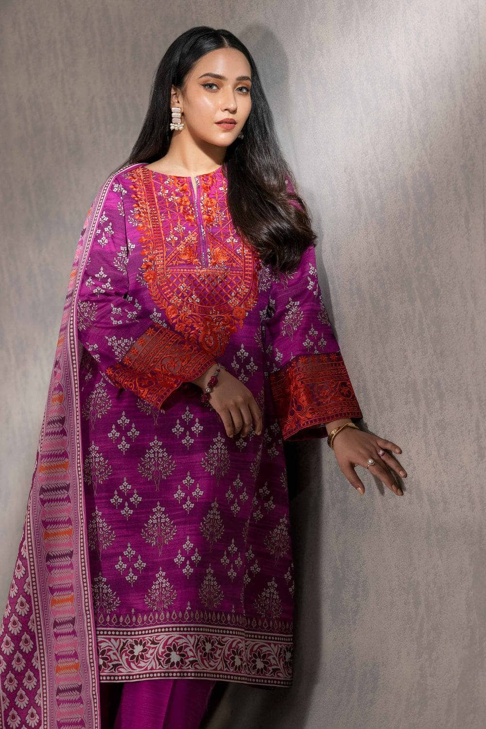Nishat Winter 23/Khaddar/Printed Embroidered Suit/42303218