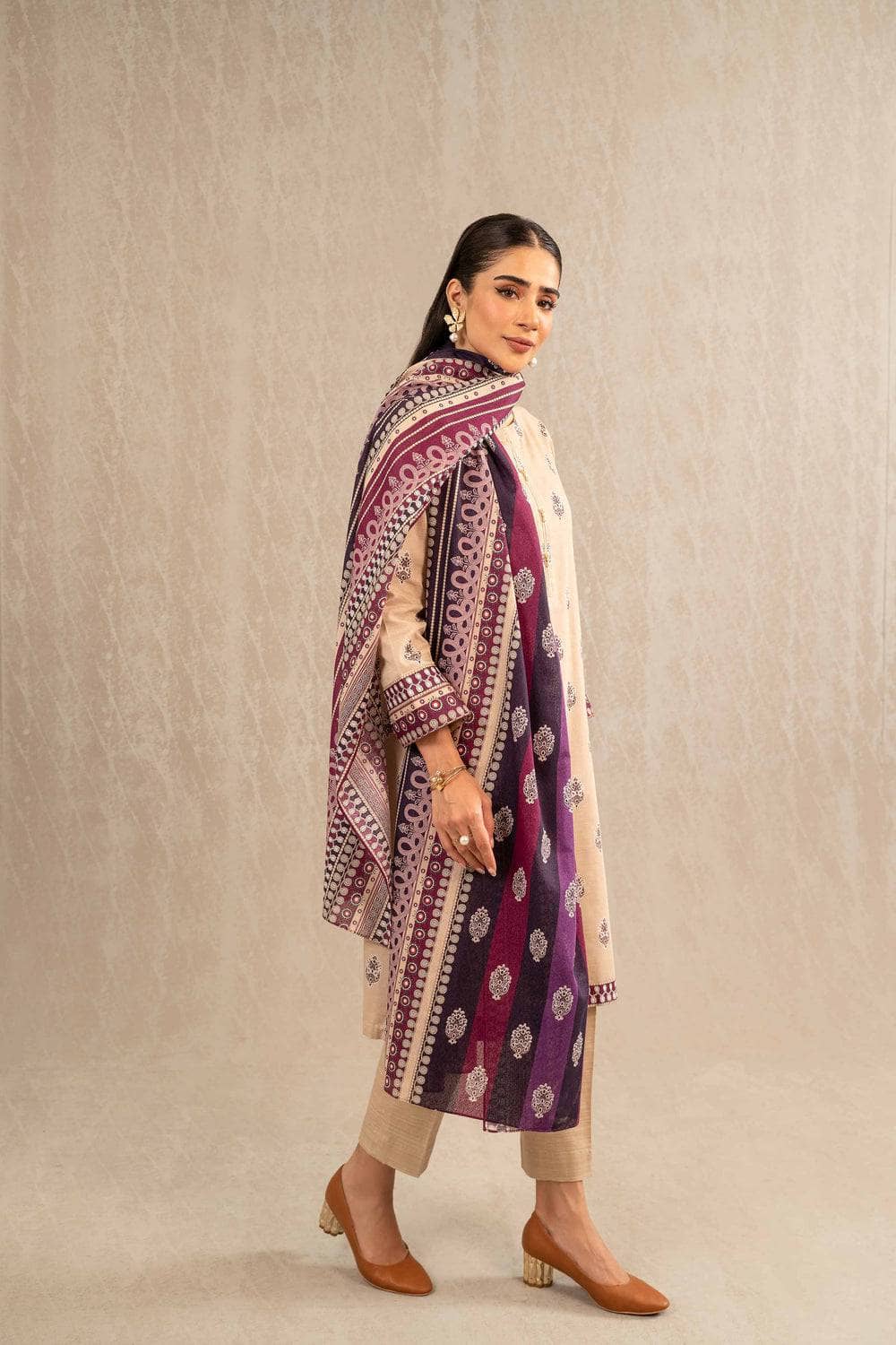 img_nishat_linen_awwal_boutique