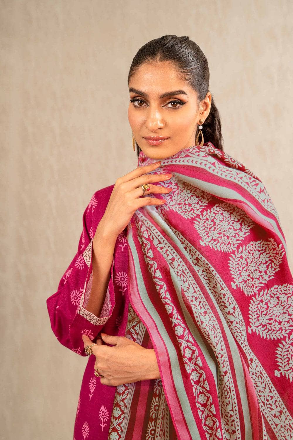 img_nishat_linen_awwal_boutique