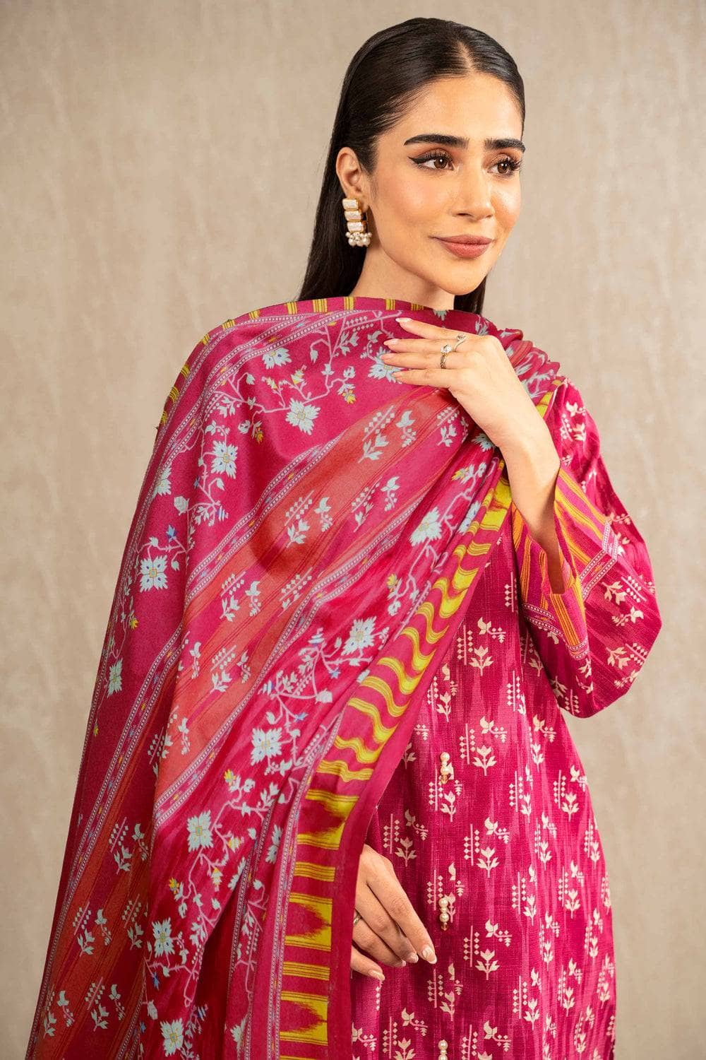 img_nishat_winter_23_awwal_boutique