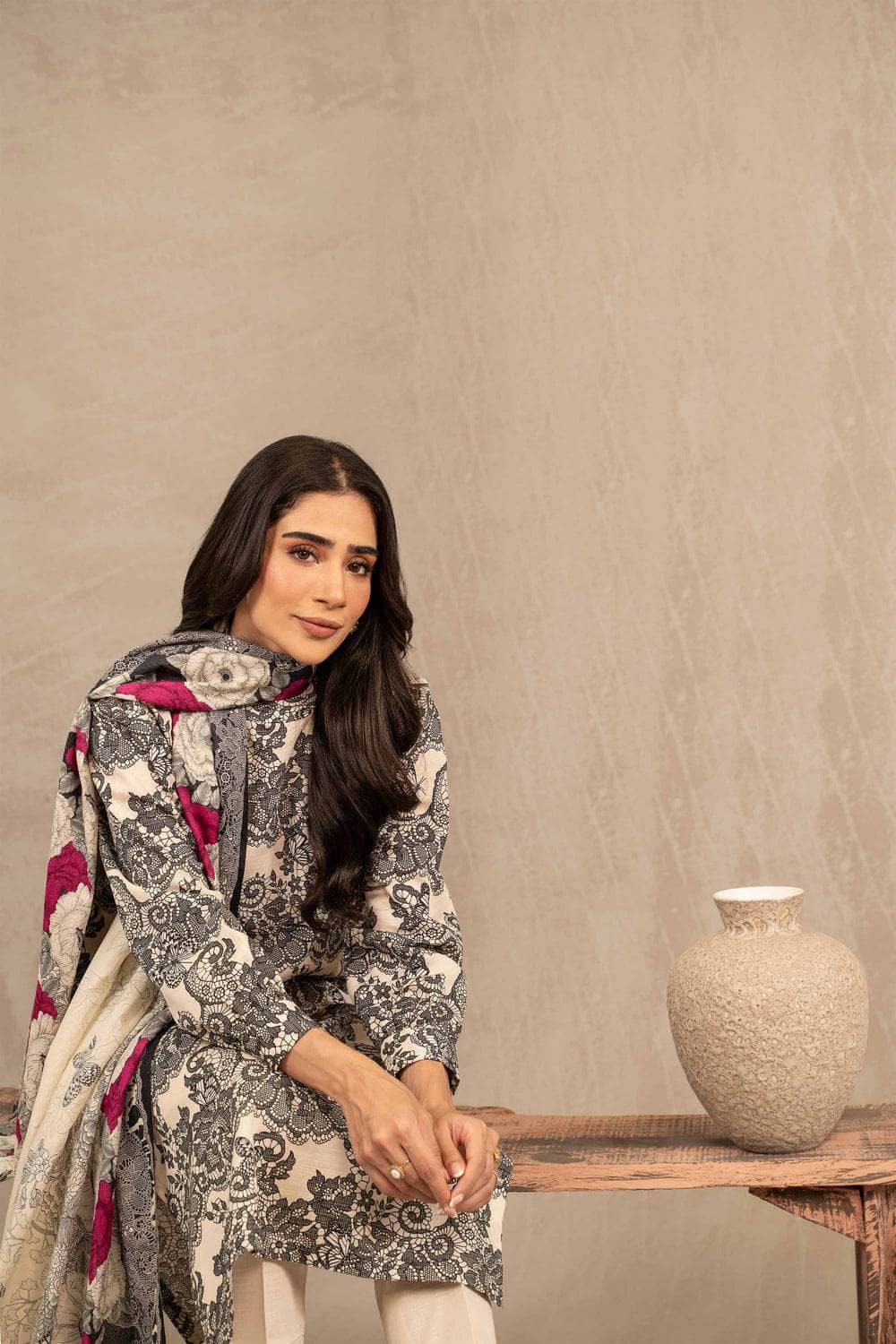 img_nishat_winter_23_awwal_boutique